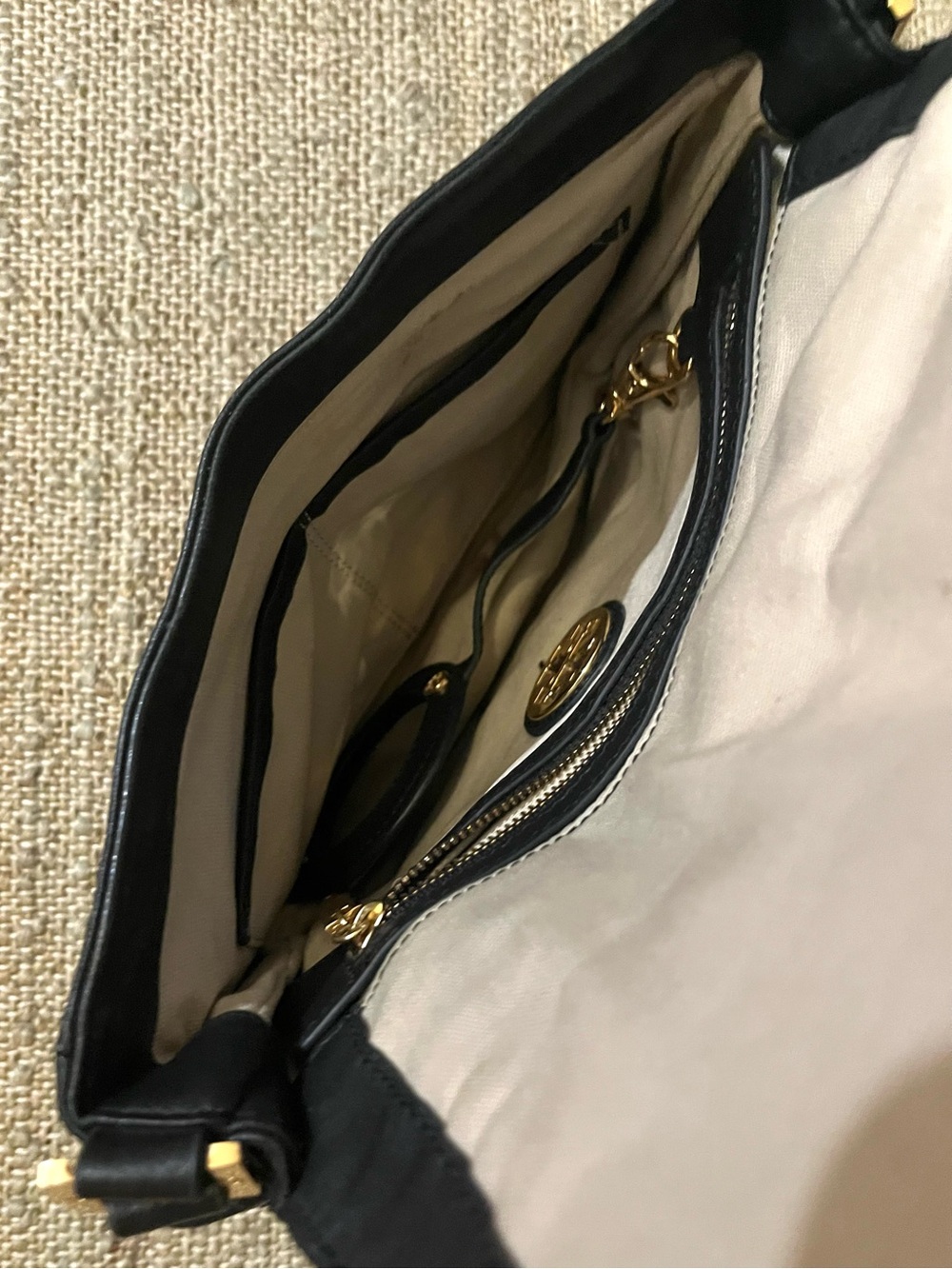 Tory Burch Chain Wrapped Shoulder Bag - Picture 6 of 7